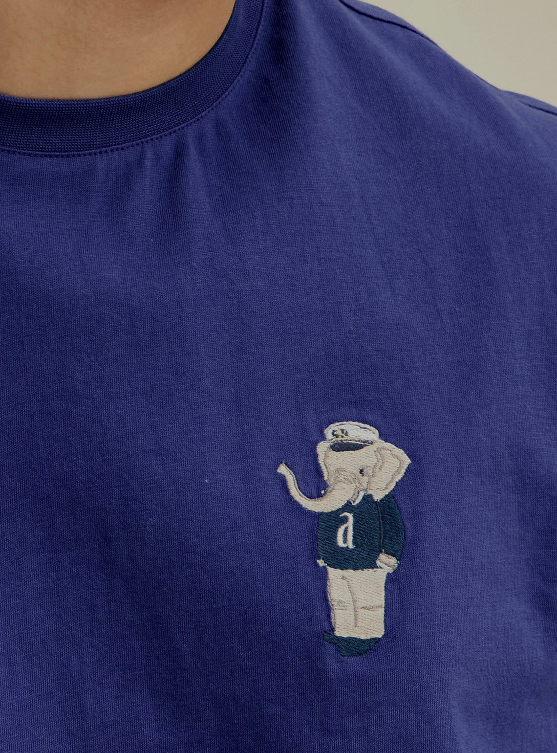 Pea flower Blue Cotton Crewneck